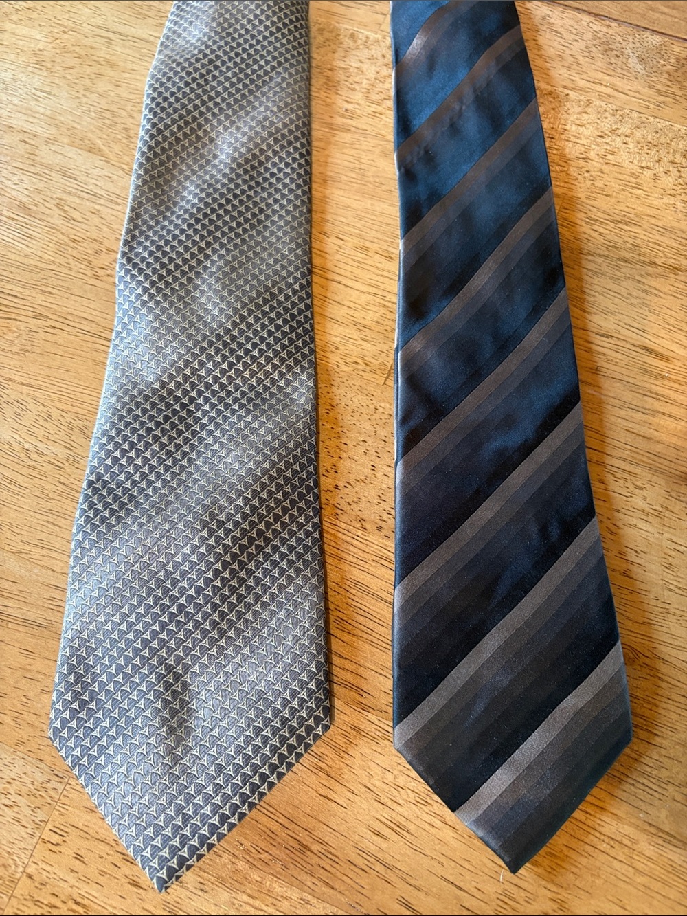 2 Kenneth Cole Gray Patterned and Navy Striped Neckties Set